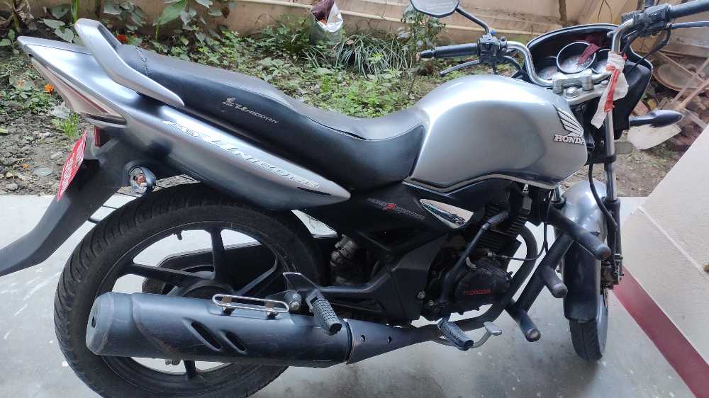 2012 Honda Unicorn, photo 2
