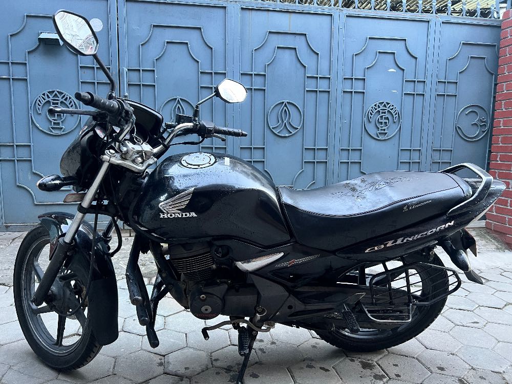 2012 Honda Unicorn, photo 2