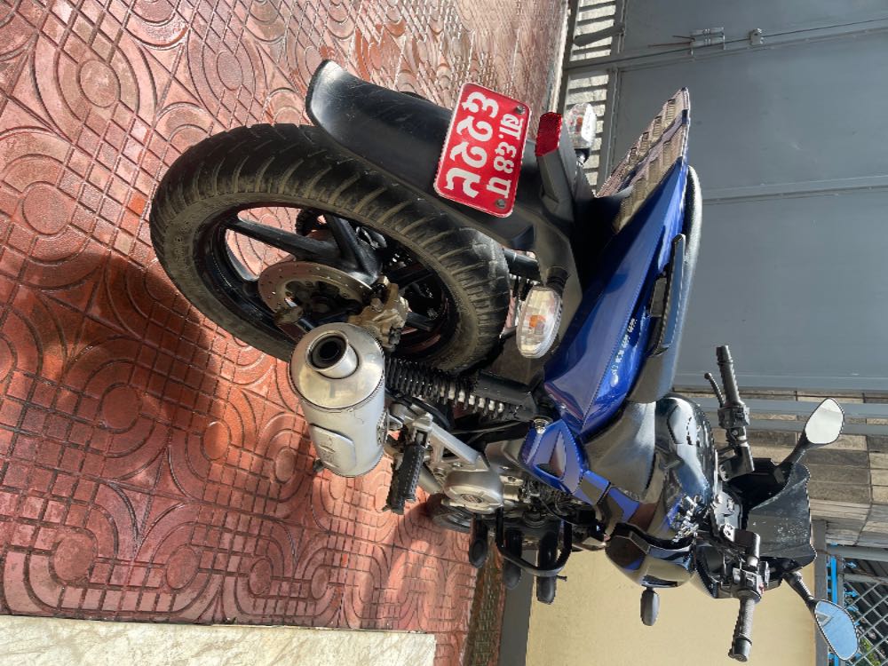 2014 Bajaj Plusar 220, photo 3