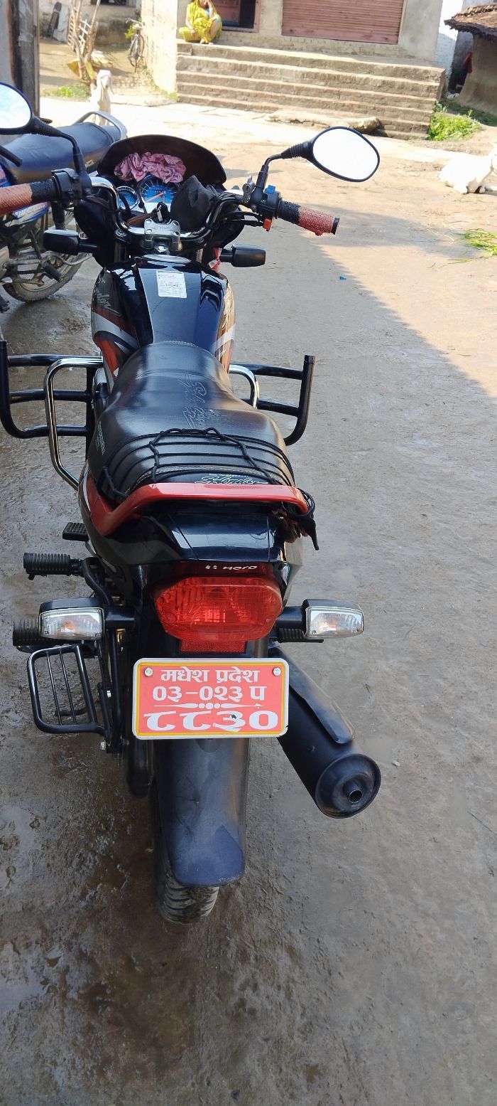 2020 Hero Super Splendor, photo 3