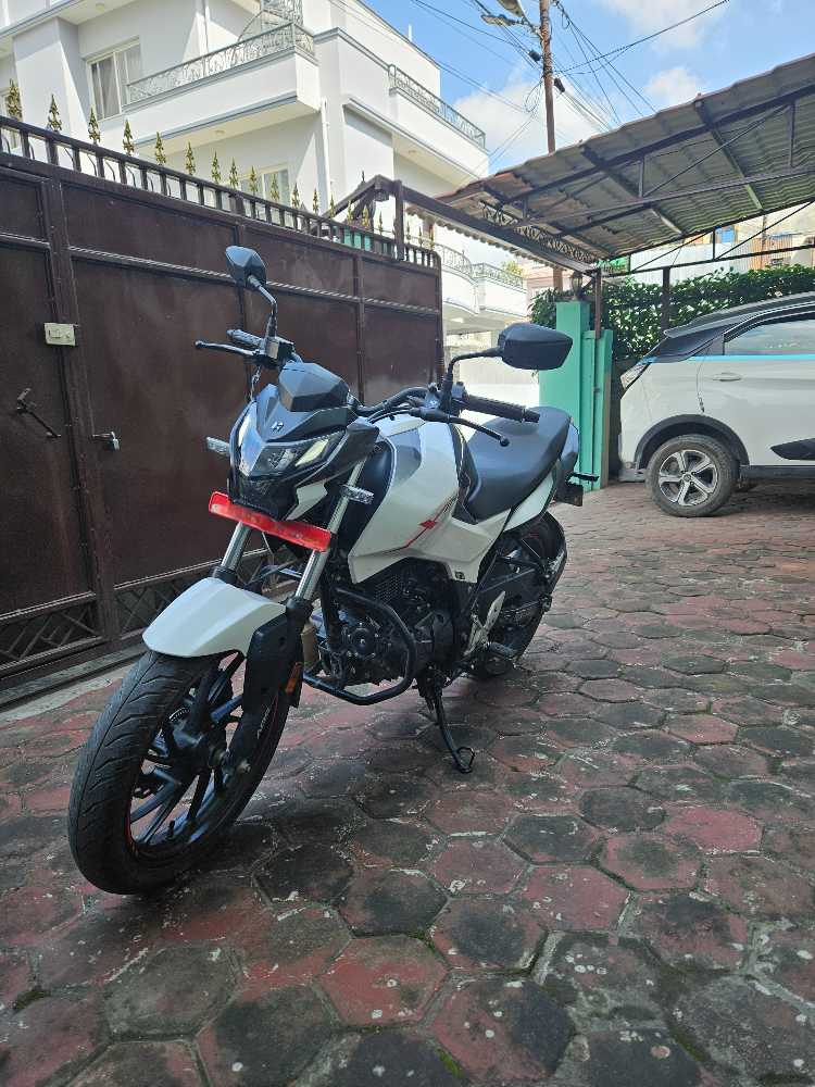 2022 Hero Xtreme, photo 3