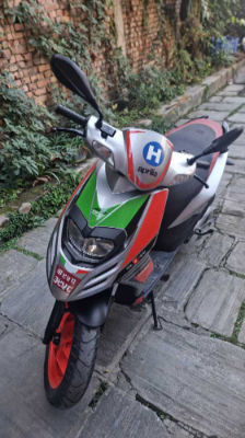 2018 Aprilia SR 150, photo 2