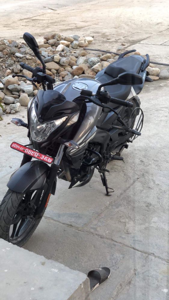 2020 Bajaj Pulsar 200, photo 2
