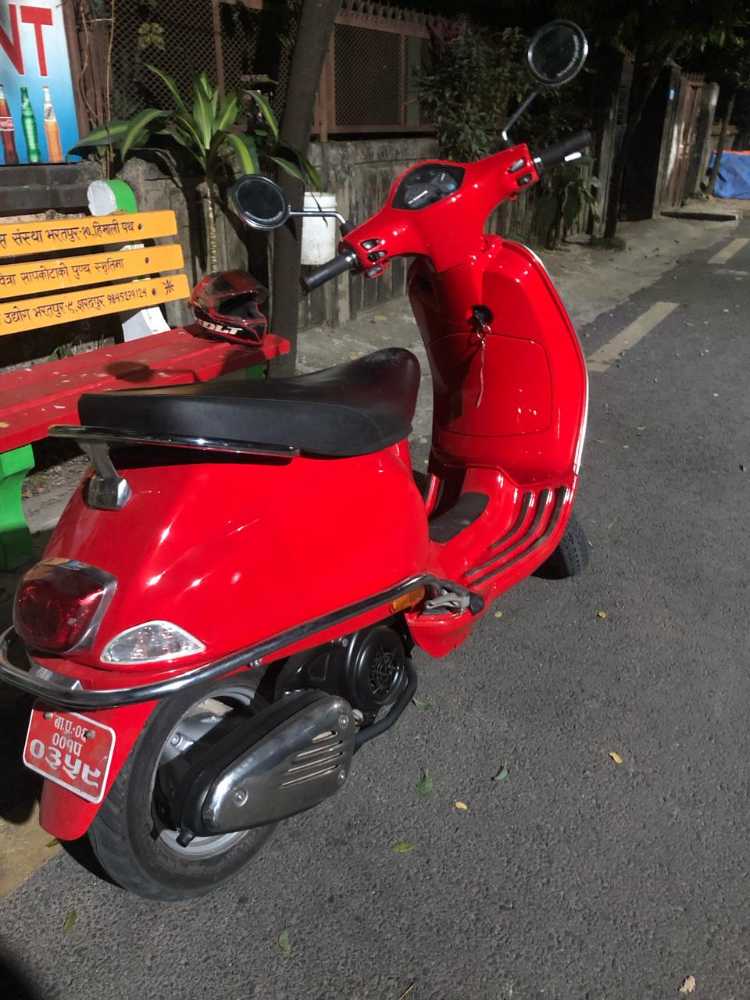 2021 Vespa LX 125, photo 2