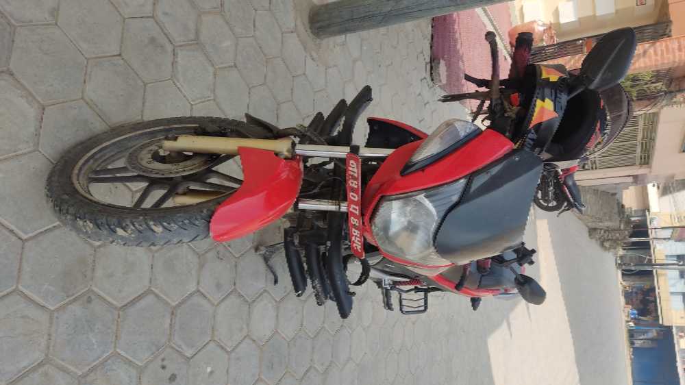 2016 Hero Xtreme, photo 2
