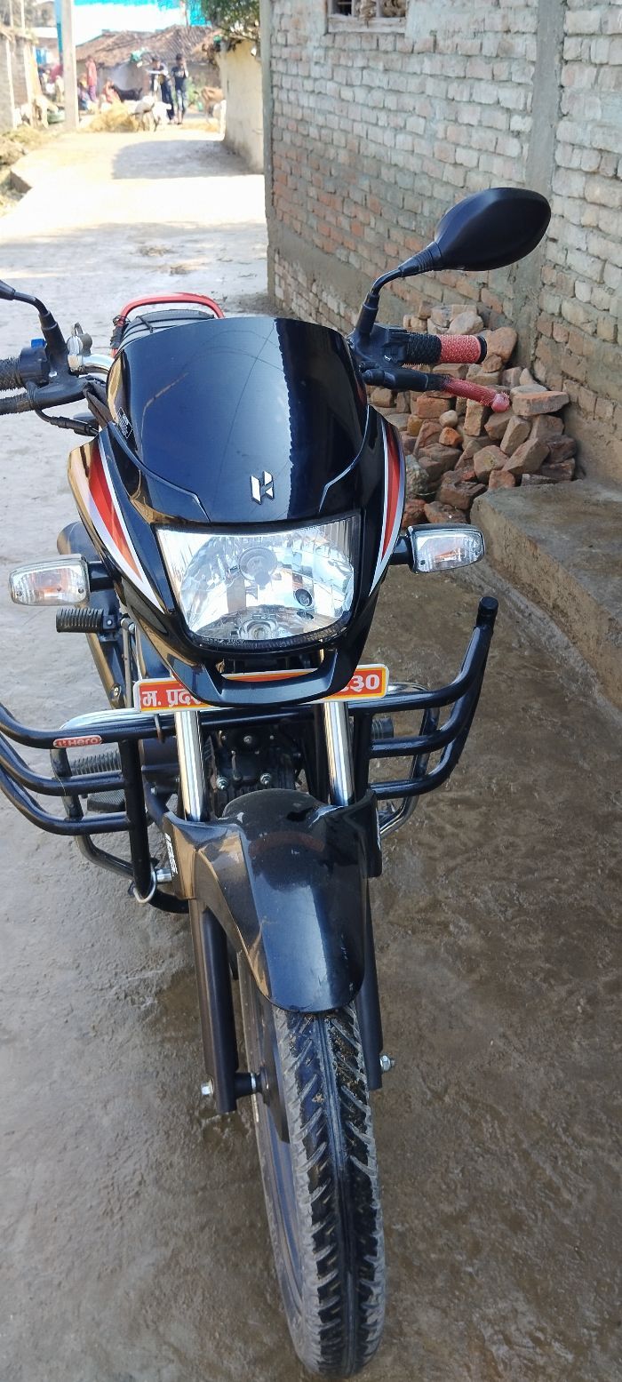2020 Hero Super Splendor, photo 2