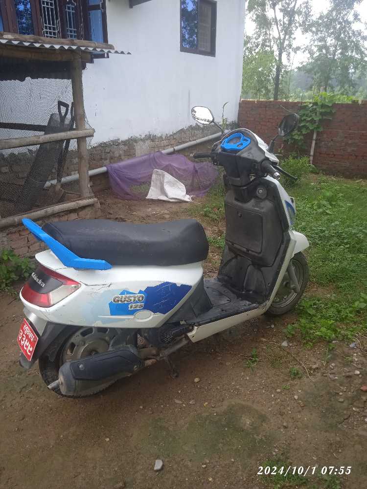 2018 Mahindra Mojo, photo 2