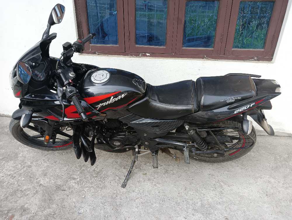 2021 Bajaj Plusar 220
