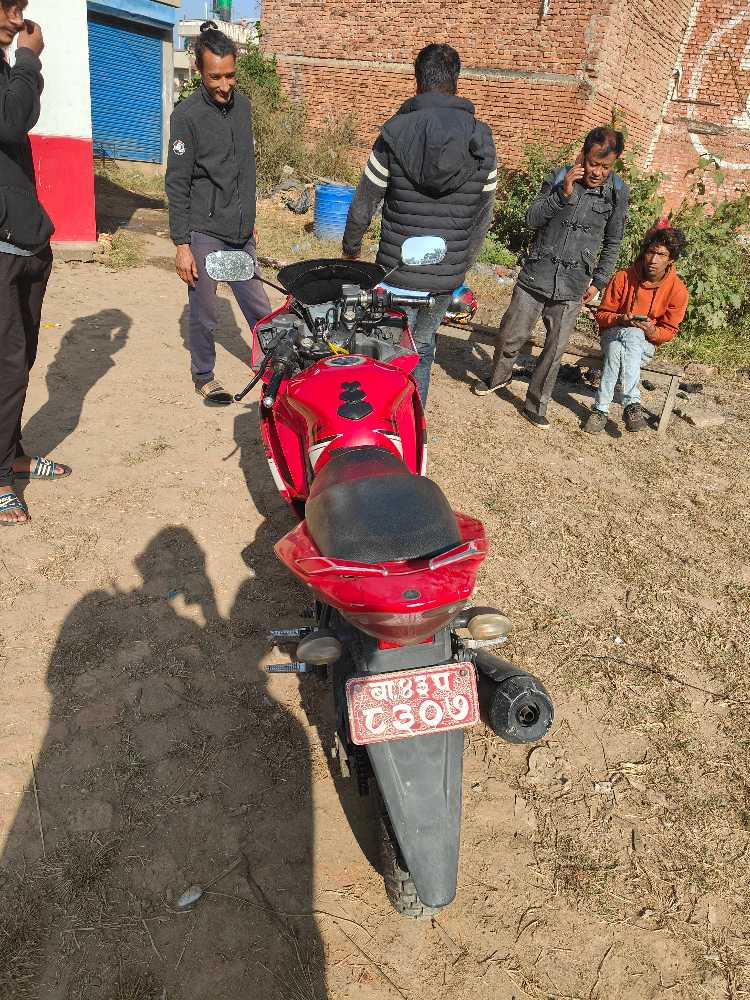 2010 Yamaha R15, photo 3