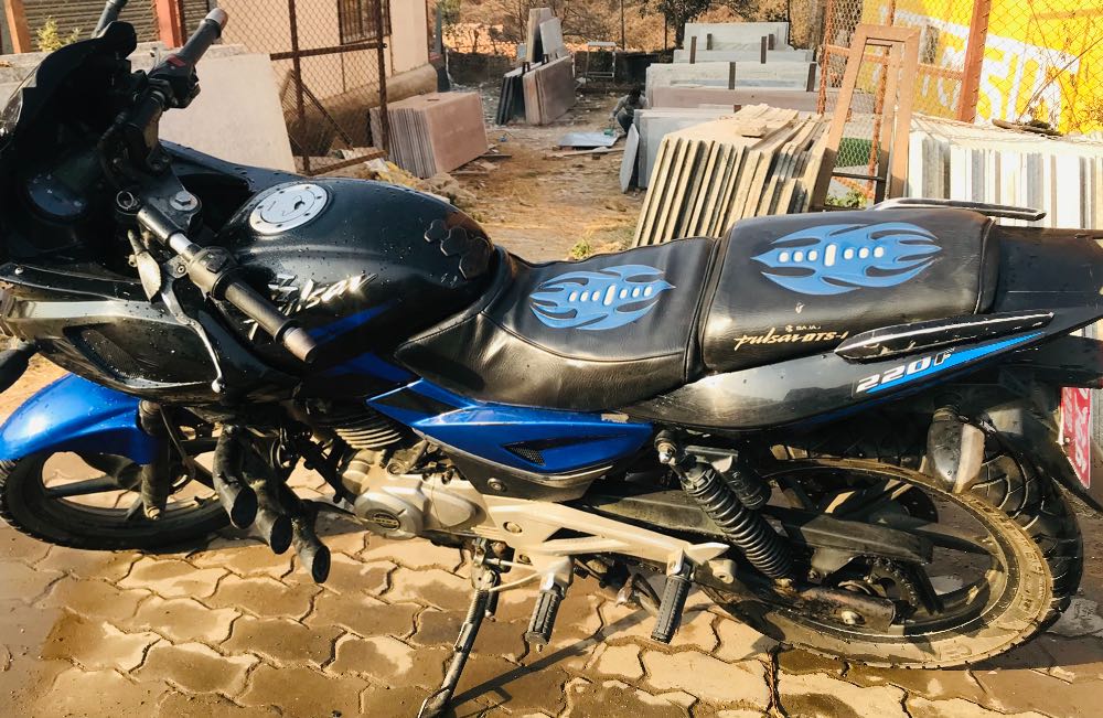 2017 Bajaj Plusar 220, photo 2
