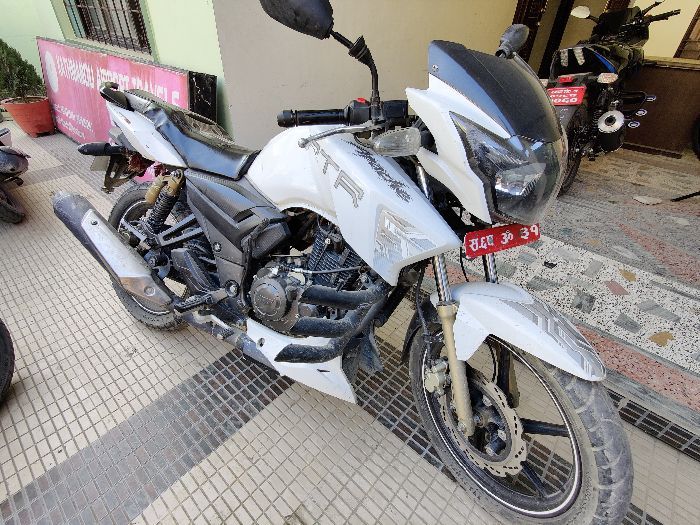 2015 TVS Apache RTR 180