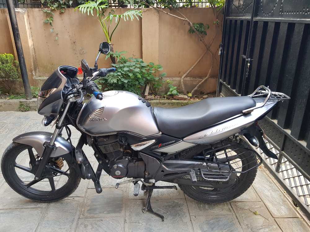 2012 Honda Unicorn, photo 2