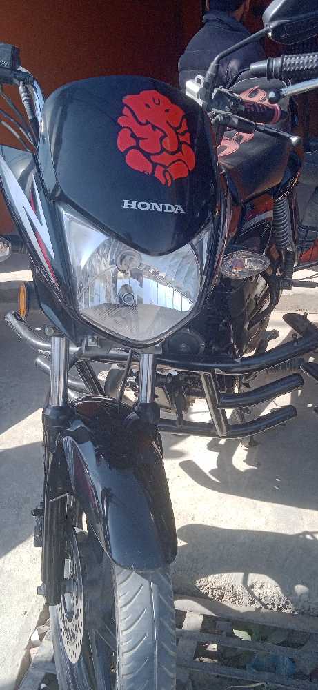 2016 Honda Shine, photo 3