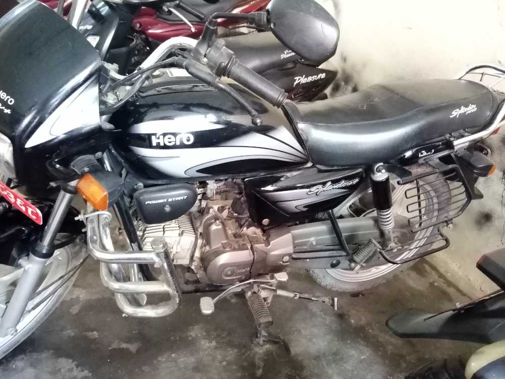 2018 Hero Super Splendor, photo 2