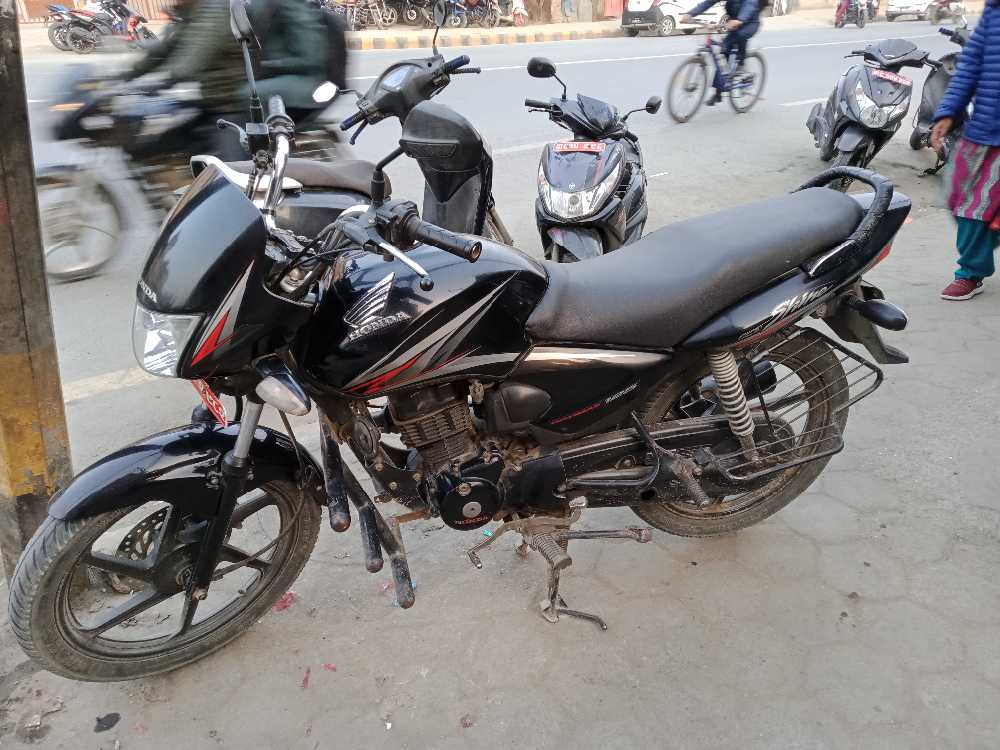 2015 Honda Shine, photo 2