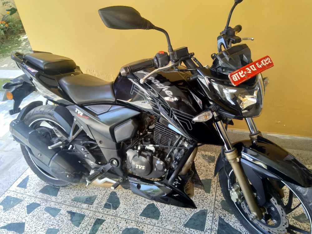 2017 TVS Apache RTR 160, photo 2
