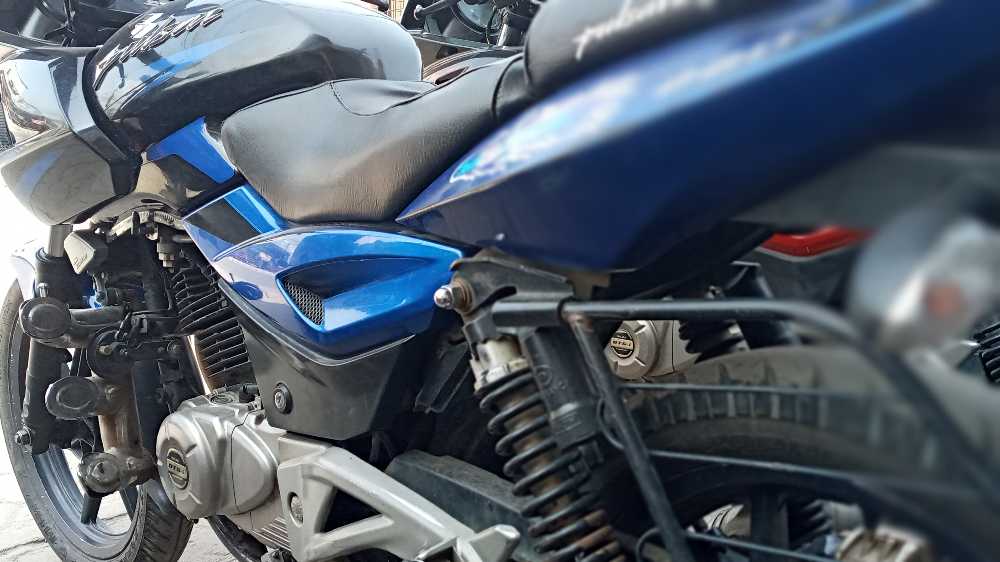 2015 Bajaj Plusar 220, photo 2