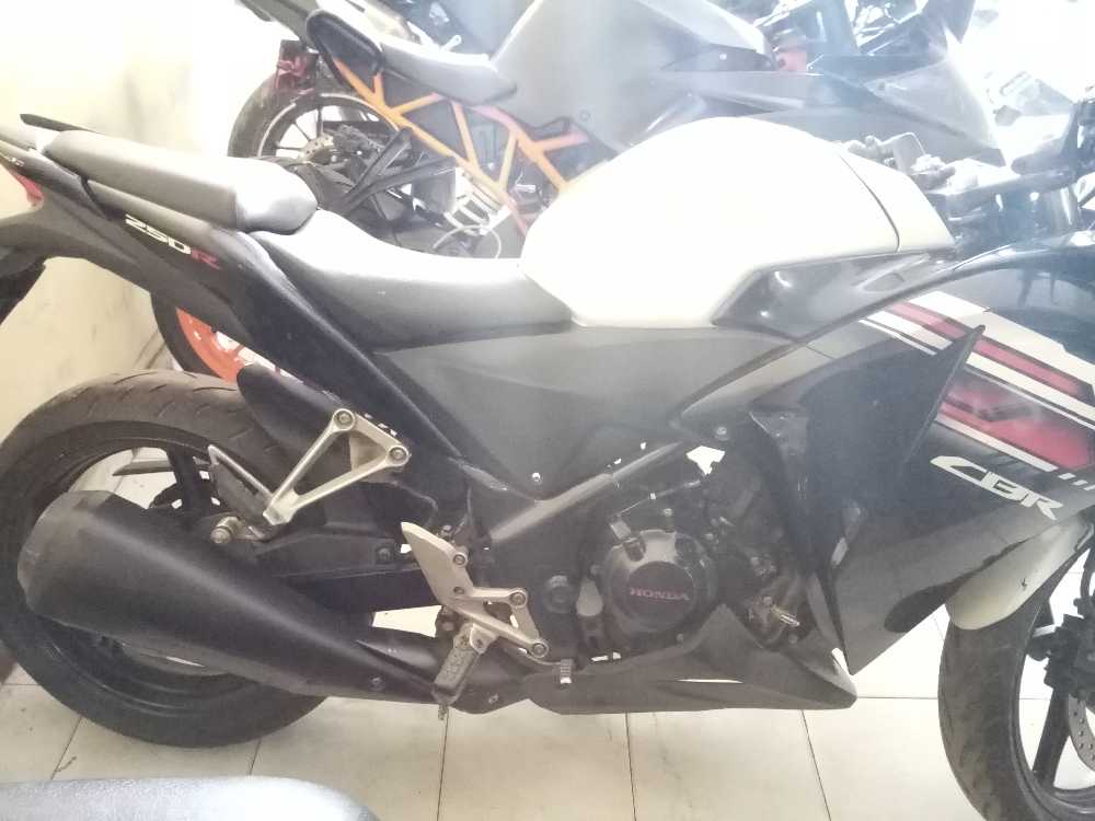 2016 Honda CBR 250R, photo 2