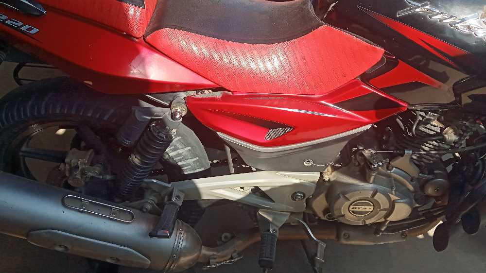 2016 Bajaj Plusar 220, photo 3