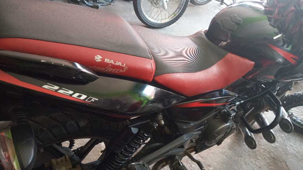 2017 Bajaj Plusar 220, photo 3