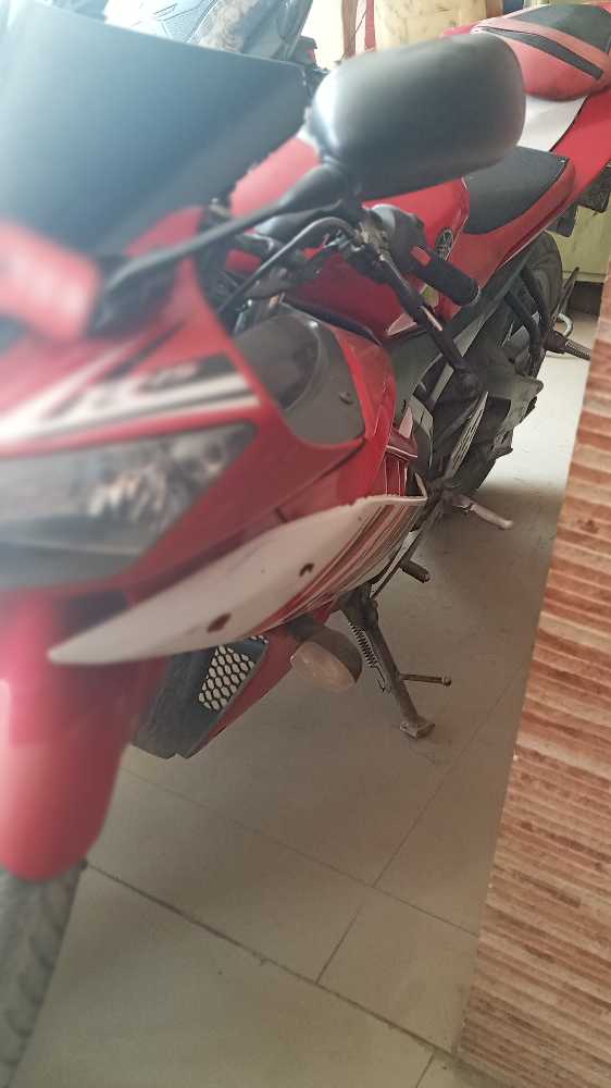 2012 Yamaha R15, photo 2