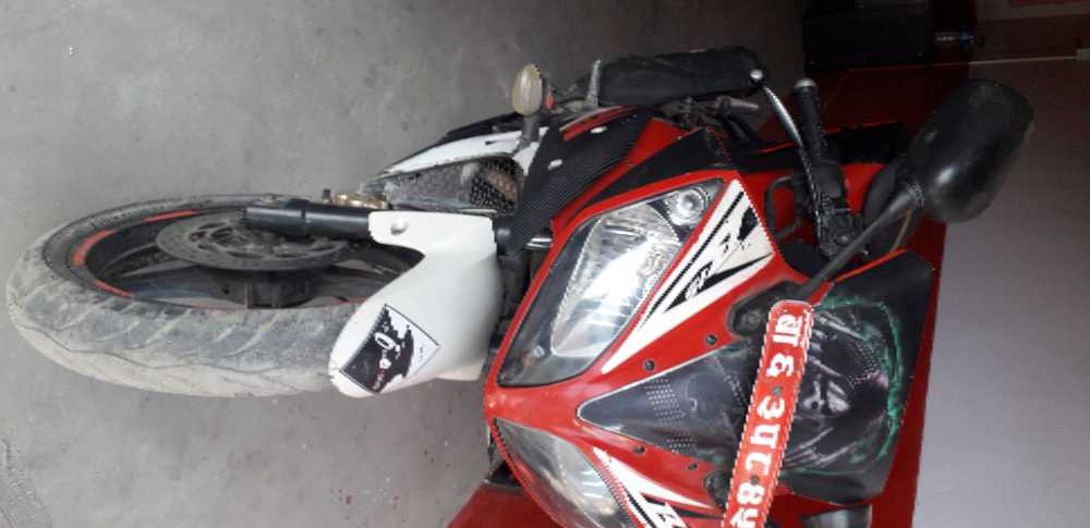 2012 Yamaha R15, photo 2