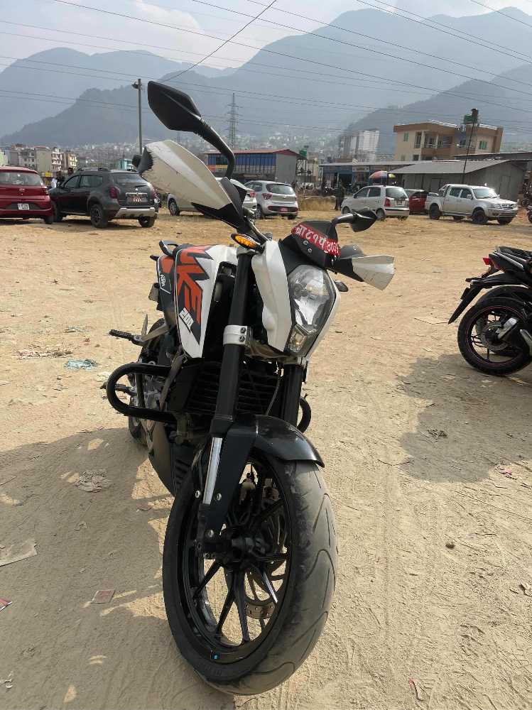 2017 KTM Duke 200, photo 3