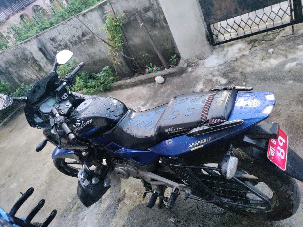 2016 Bajaj Plusar 220, photo 2
