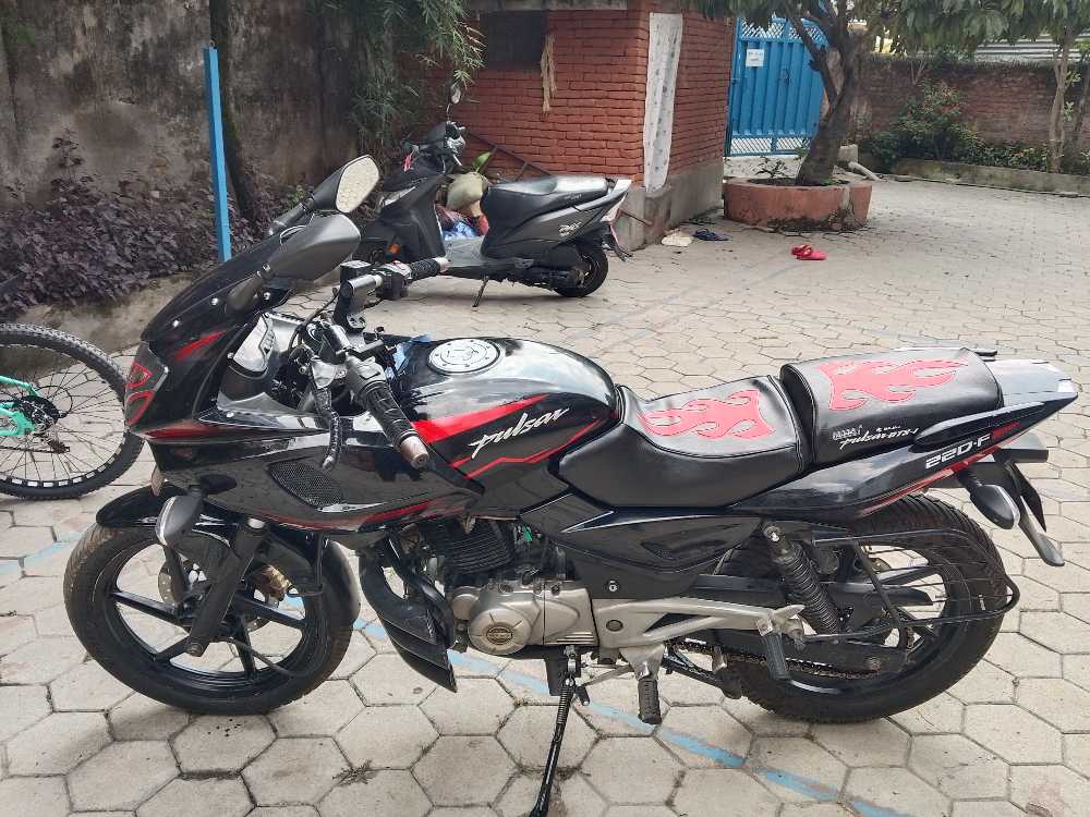 2016 Bajaj Plusar 220, photo 2