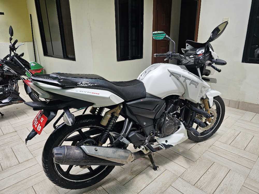 2017 TVS Apache RTR 180, photo 2