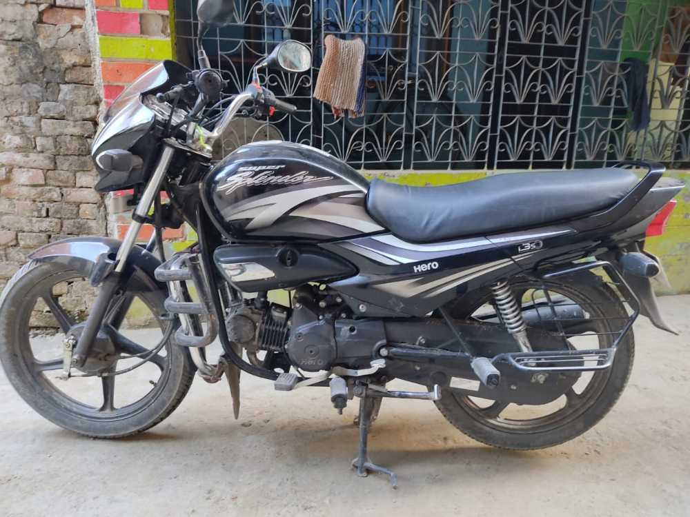2019 Hero Super Splendor, photo 3