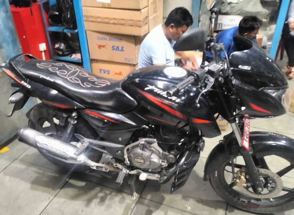 2012 Bajaj Plusar 150, photo 2