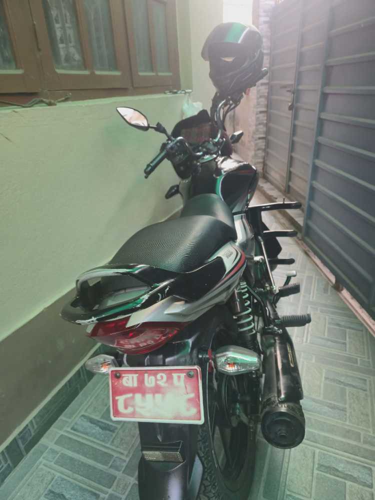 2015 TVS Stryker, photo 2