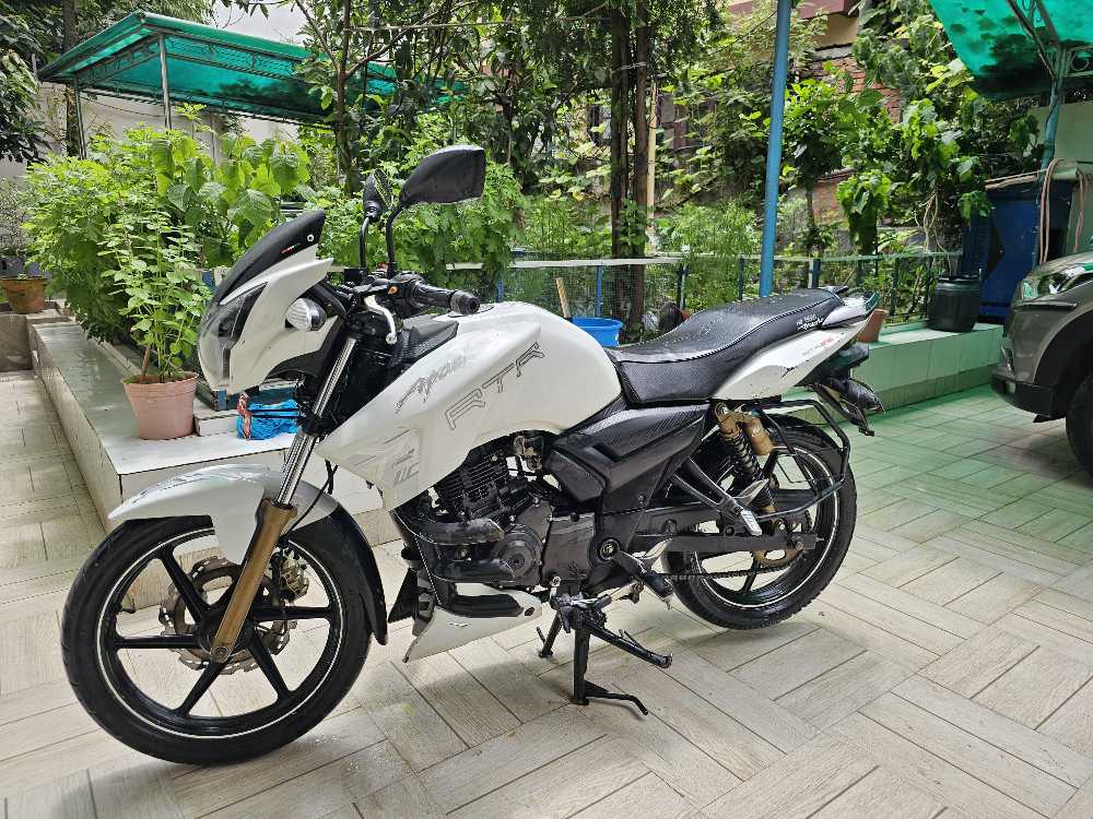 2017 TVS Apache RTR 180, photo 4