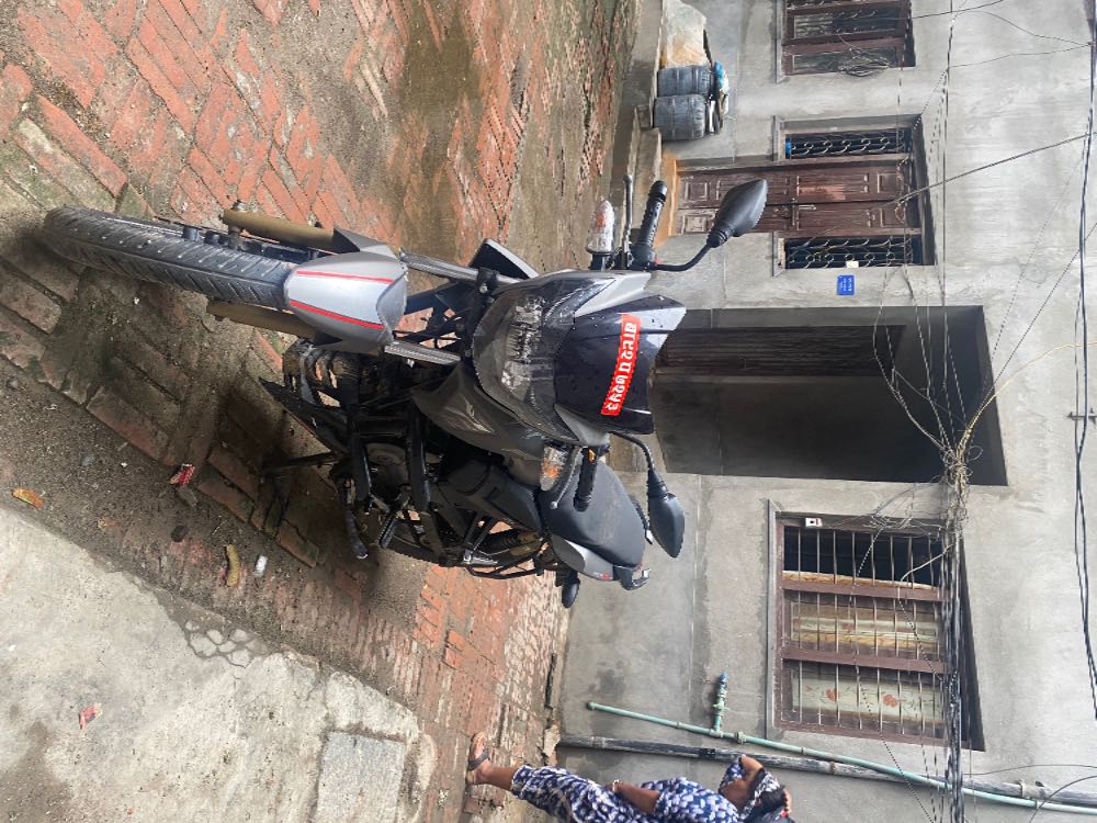 2018 TVS Apache RTR 180, photo 2