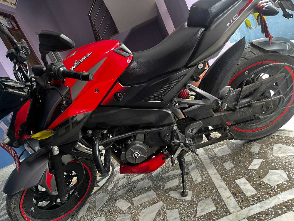 2017 Bajaj Pulsar 200, photo 2