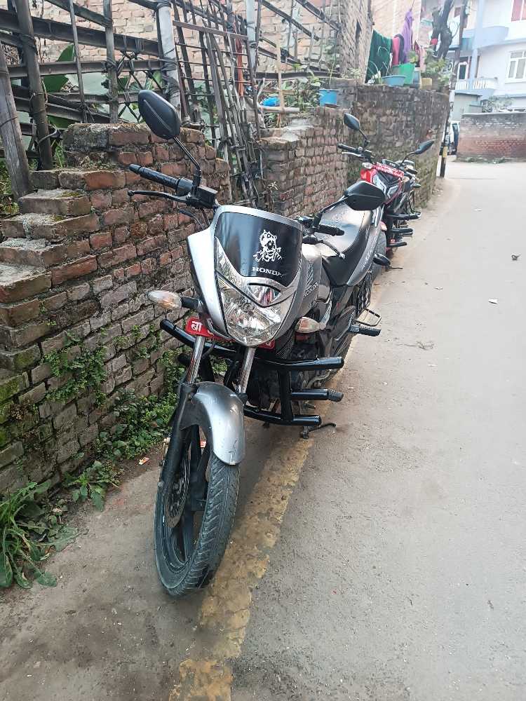 2012 Honda Unicorn, photo 2