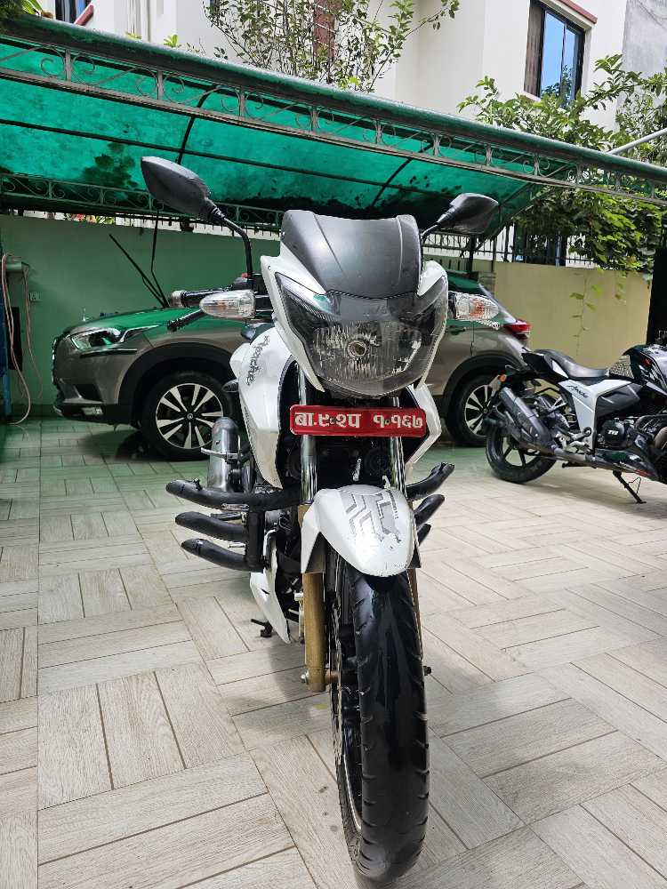 2017 TVS Apache RTR 180, photo 3