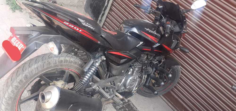2017 Bajaj Plusar 220, photo 2