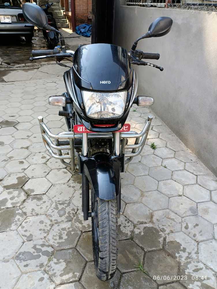 2018 Hero Super Splendor, photo 3