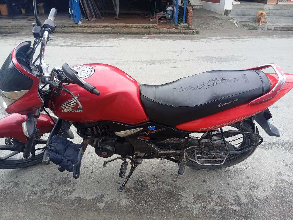 2012 Honda Unicorn, photo 4