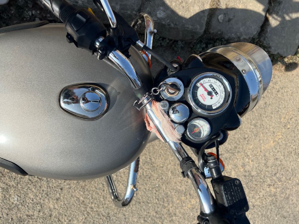 2021 Royal Enfield Classic 350, photo 2